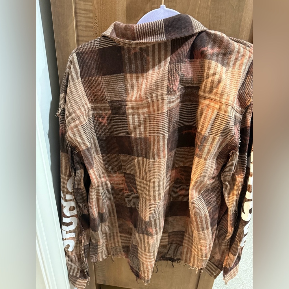 Vague Studios Surge Zip Flannel, plaid, zipper closure, and frayed edges. - Picture 3 of 5